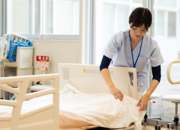 病院内の軽作業スタッフ（清掃・備品補充など）