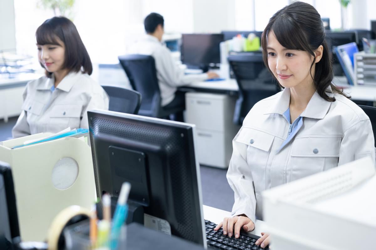大手メーカーでの英語を使用する事務スタッフ