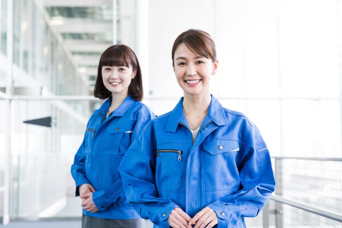 8月末までの短期/化粧品シール貼り等のライン作業