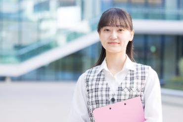 時給1300円/車通勤OK/病院で患者さんの受付や会計業務