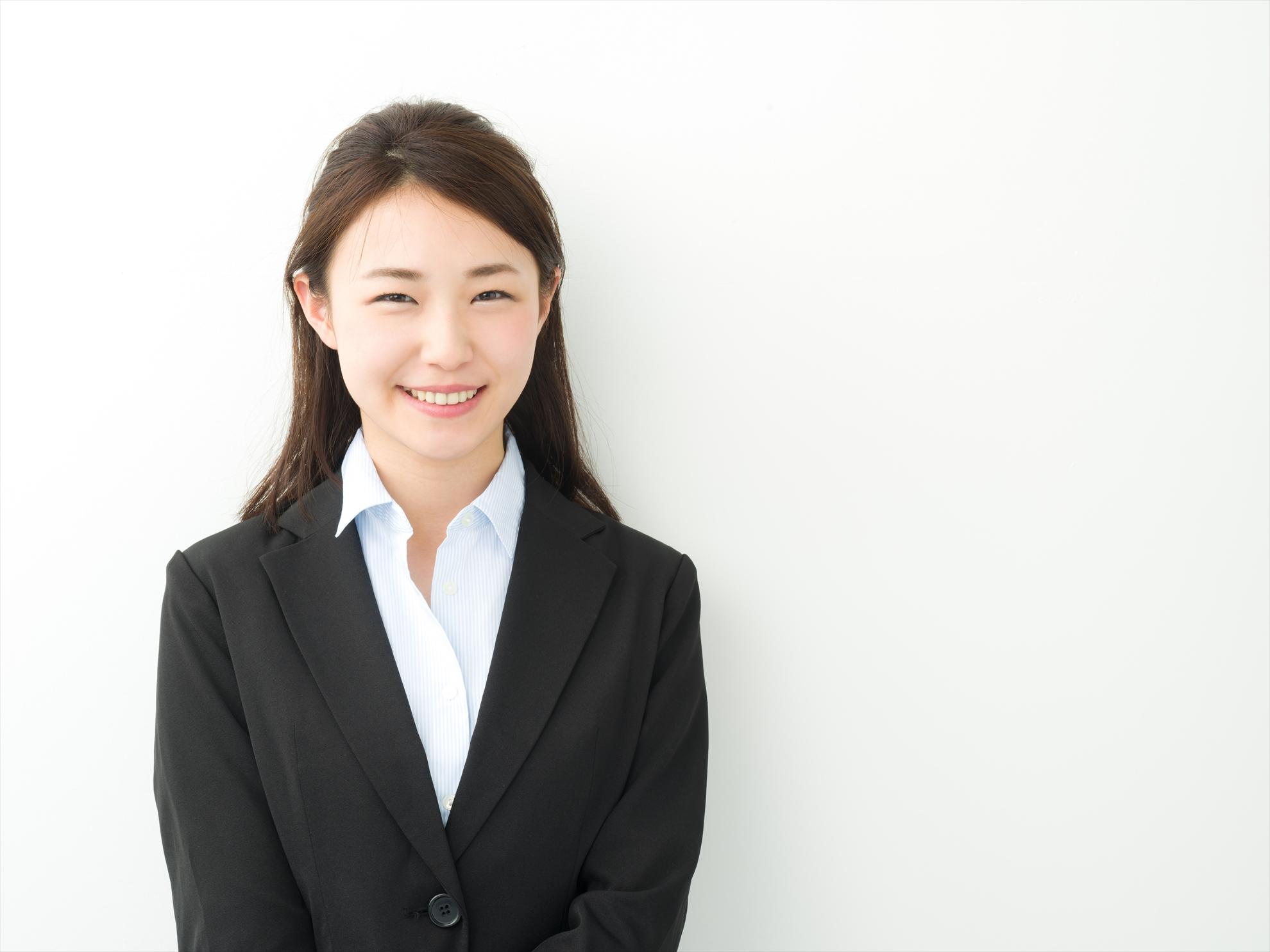 ＜熱海市＞駅から徒歩１分の好立地/保険会社で事務