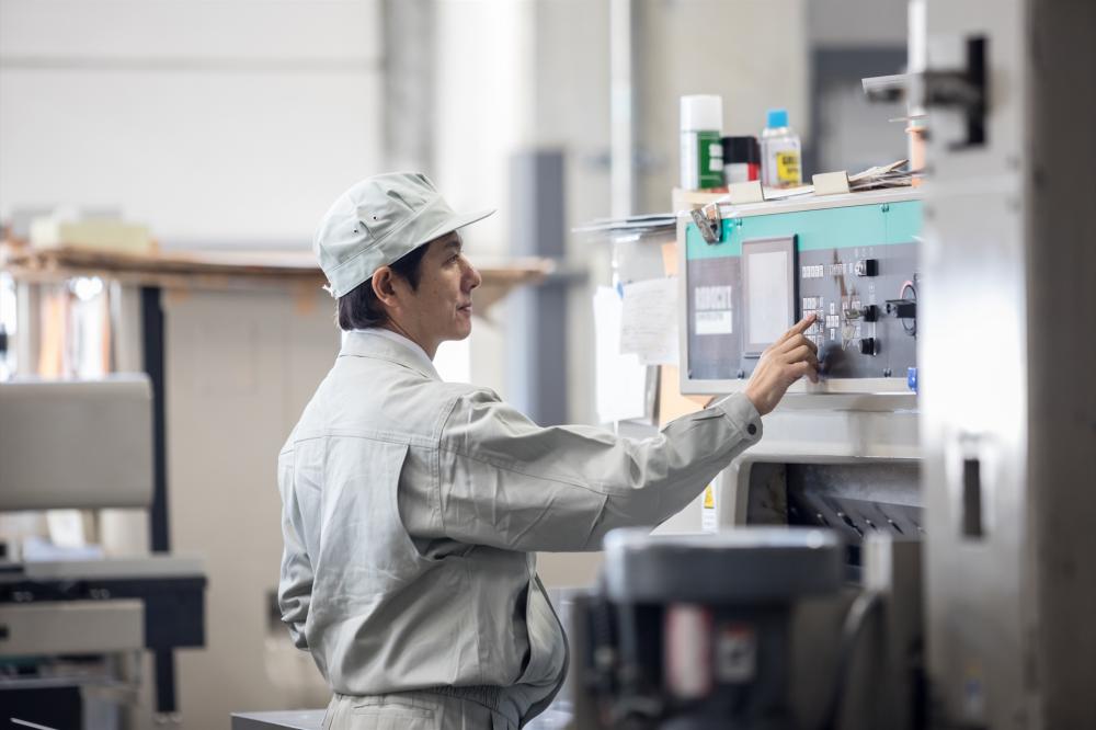 高時給！残業ほぼなし/チョコの包み紙を製造