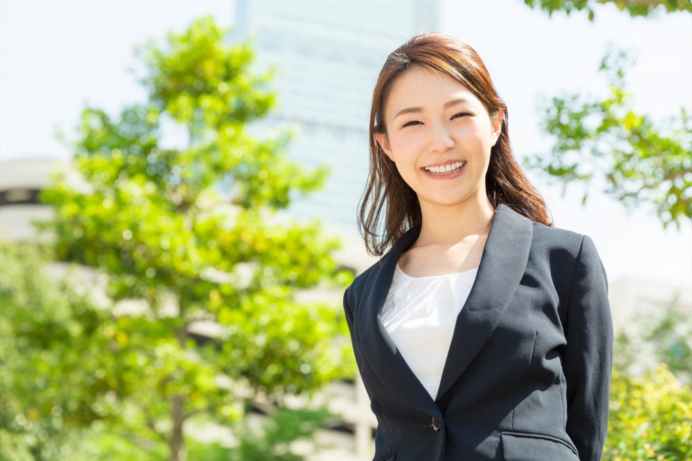 〈裾野市〉未経験の方でも安心 保険窓口のお仕事です