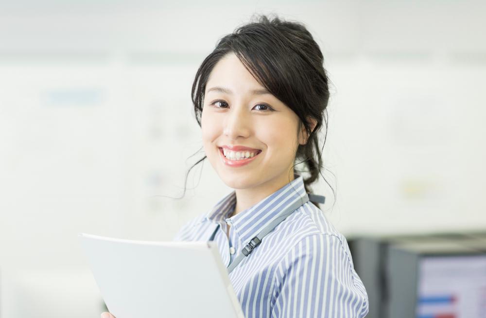 ゆっくり10時出勤と土日祝休で交通費あり!不動産会社での事務