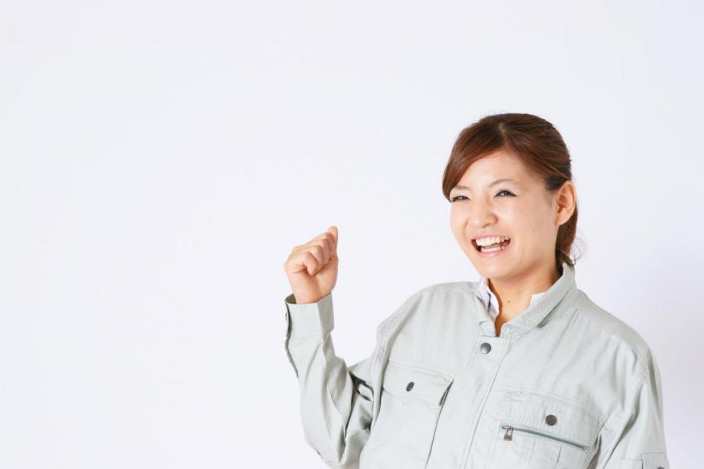 シグマスタッフさん活躍中!女性も軽々の部品目視検査