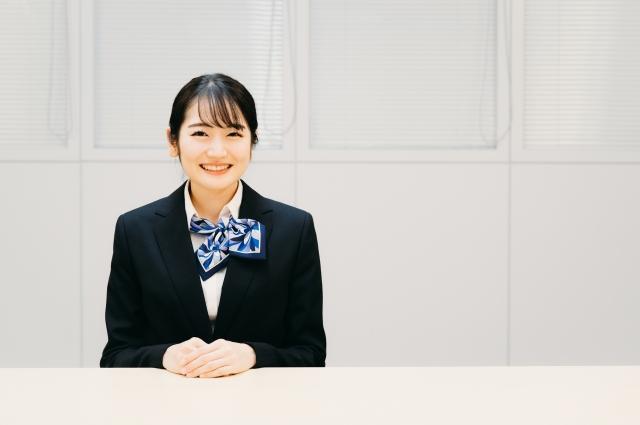 高時給1500円/車通勤OK/土日祝休みの金融事務/越生