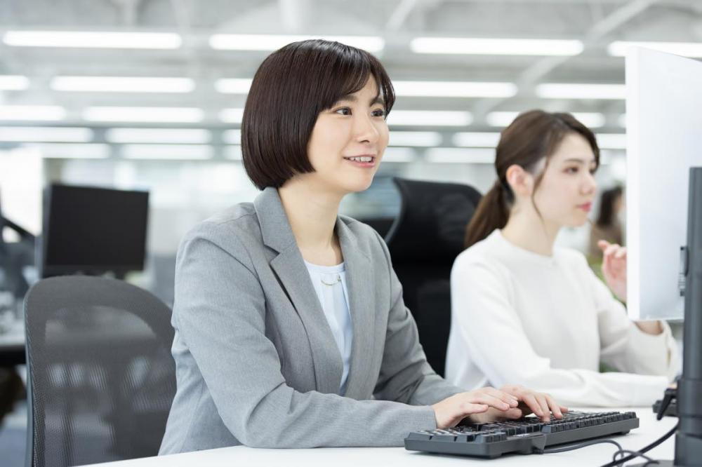 【スキルを活かす】フットウェア企業での貿易事務/正社員