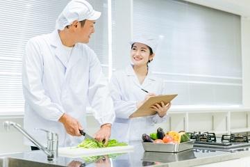 《週3日》病院食の調理補助!野菜の皮むきや盛り付け♪