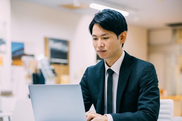 営業事務／土日休み／男性活躍中