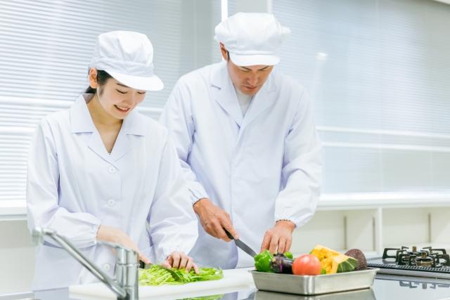 簡単な調理や食器洗いなど調理補助業務
