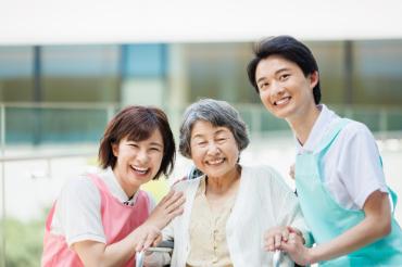 デイサービス施設での介護業務