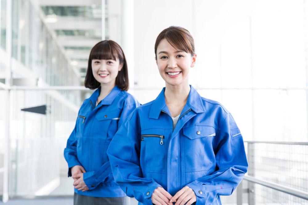 8月末までの短期/化粧品シール貼り等のライン作業