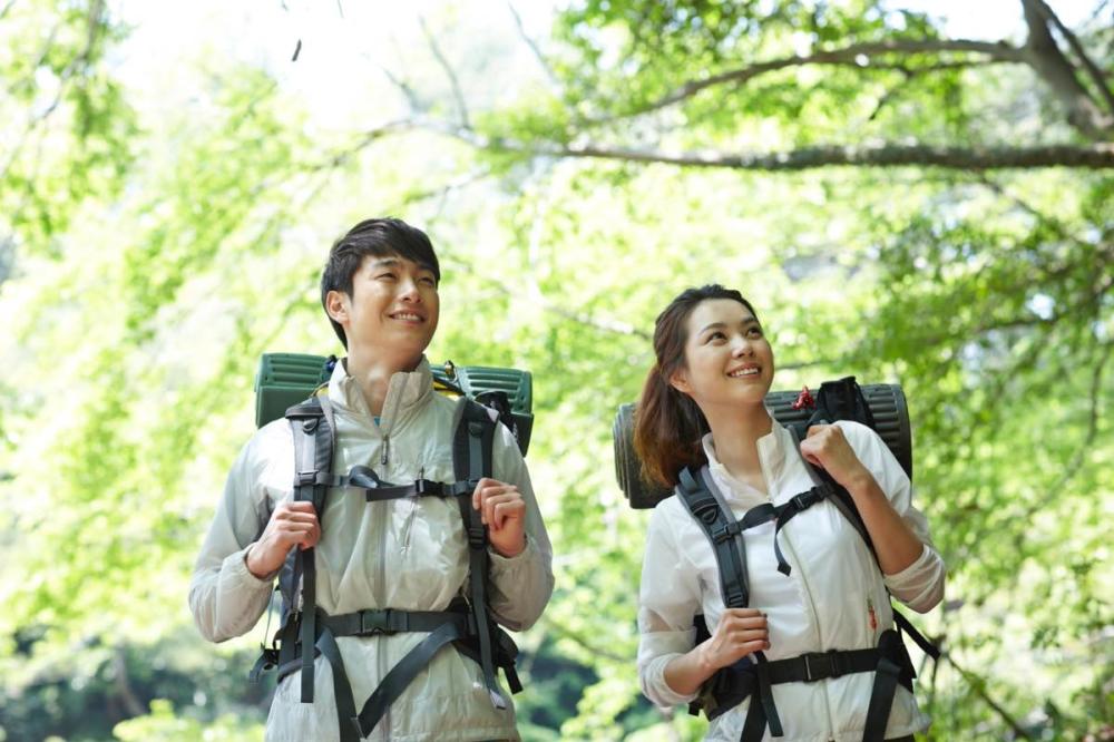 人気アウトドアショップの接客販売／時給1,350円／旧中区