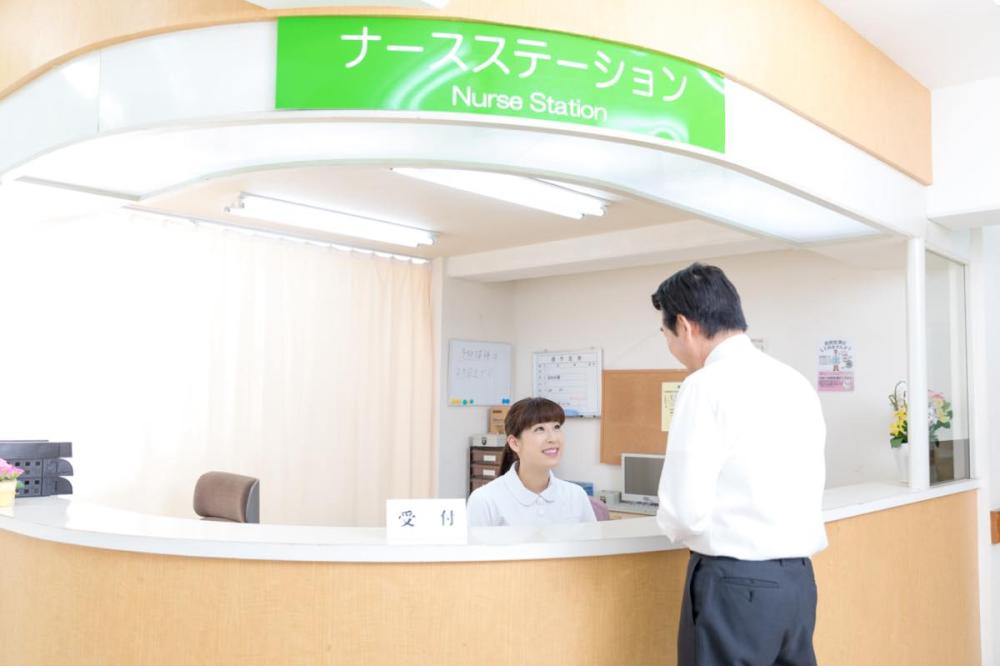 3月スタート綺麗な総合病院/病棟クラーク/土日祝休み/駅近