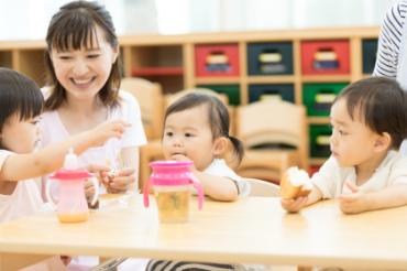 院内保育園の保育補助スタッフ