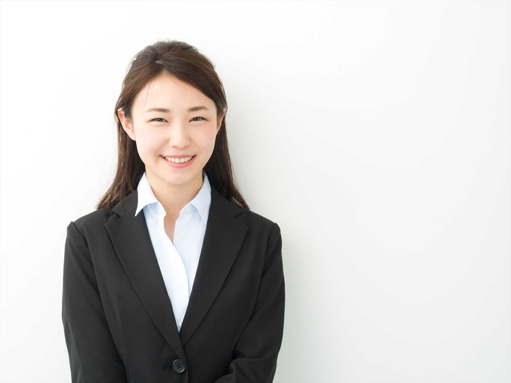 <熱海市>駅から徒歩1分の好立地/保険会社で事務
